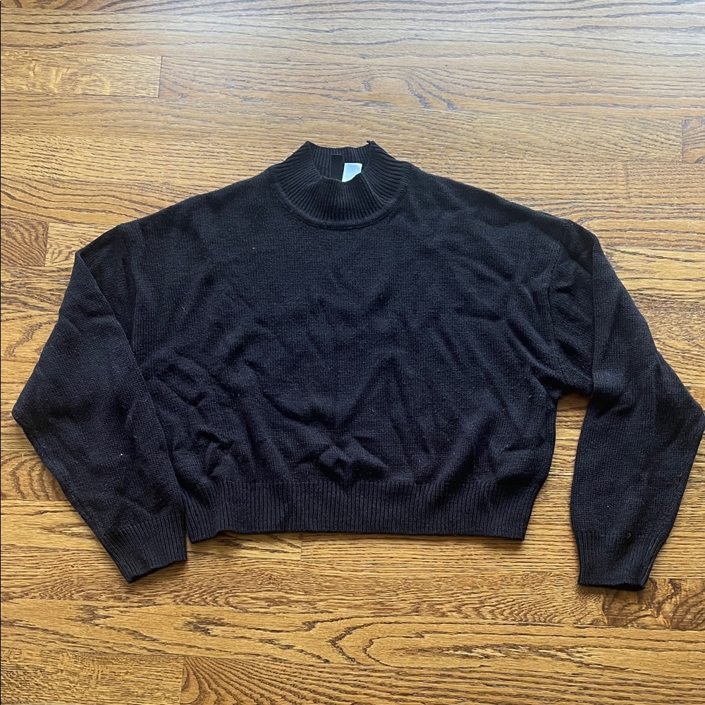 Women’s Black cropped top Sweater